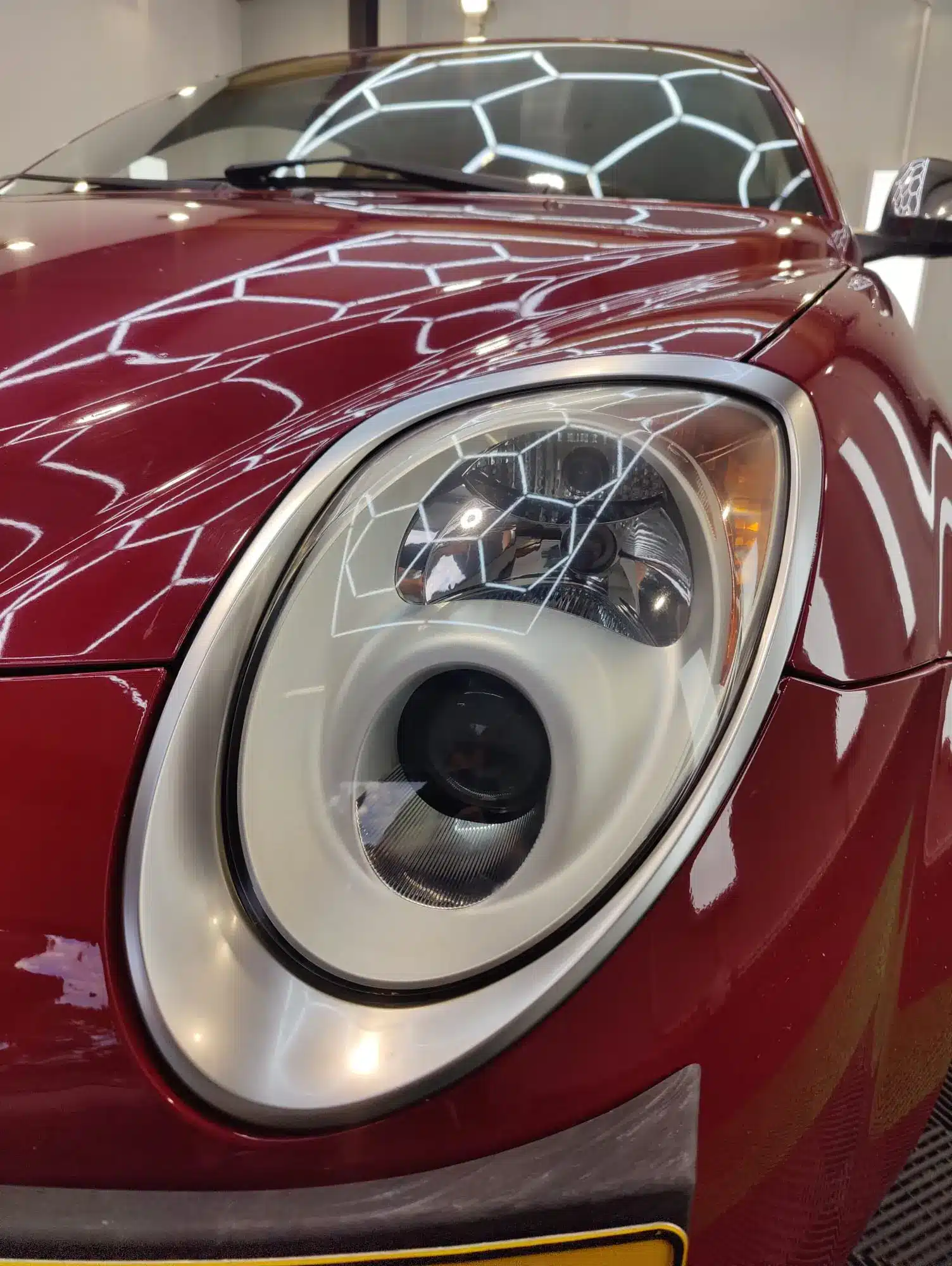 Helder resultaat bij klassieke koplamp na restauratie in Heerhugowaard