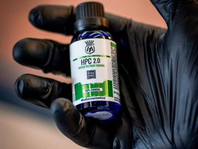 Flesje keramische coating van Labocosmetica HPC 2.0 bij MW Car Detailing Heerhugowaard