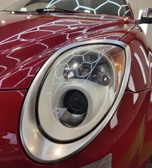 Helder resultaat bij klassieke koplamp na restauratie in Heerhugowaard